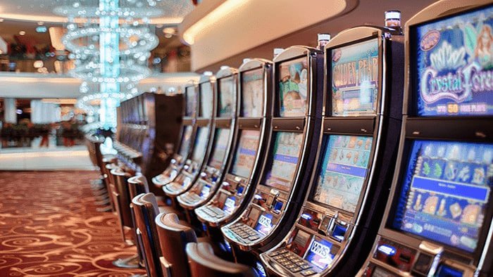 Studio Live Casino SL9 dengan dealer profesional mengocok kartu baccarat